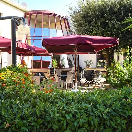 Kon Tiki Hotel 3*